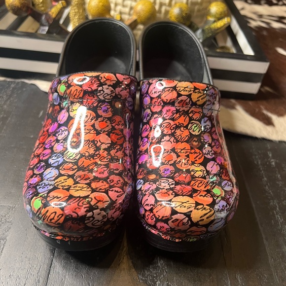 - DANSKO Professional Wildflower Patent Clogs, Women’s 38 dots - Picture 1 of 10